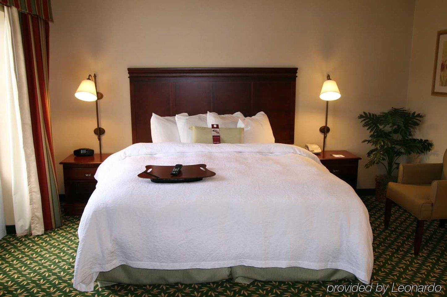 Hampton Inn & Suites Berkshires-Lenox Room photo