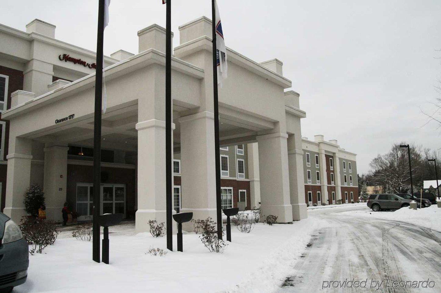 Hampton Inn & Suites Berkshires-Lenox Exterior photo