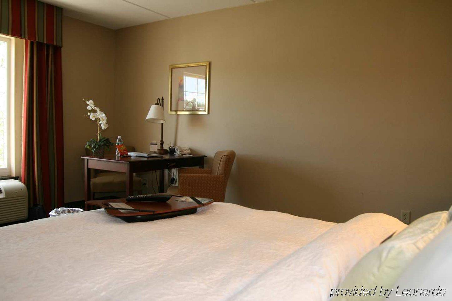 Hampton Inn & Suites Berkshires-Lenox Room photo