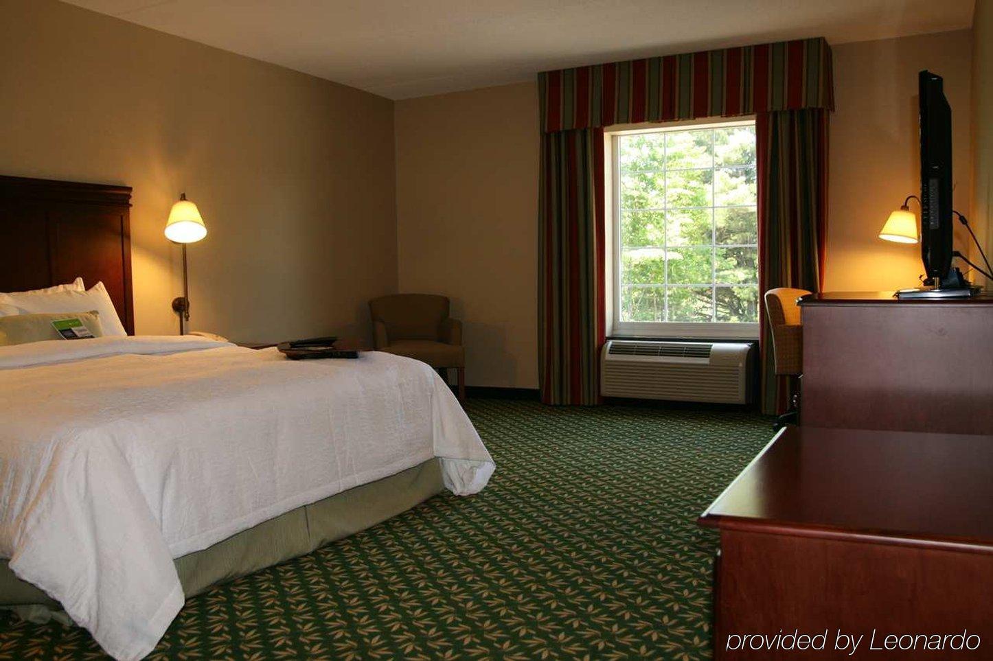 Hampton Inn & Suites Berkshires-Lenox Room photo