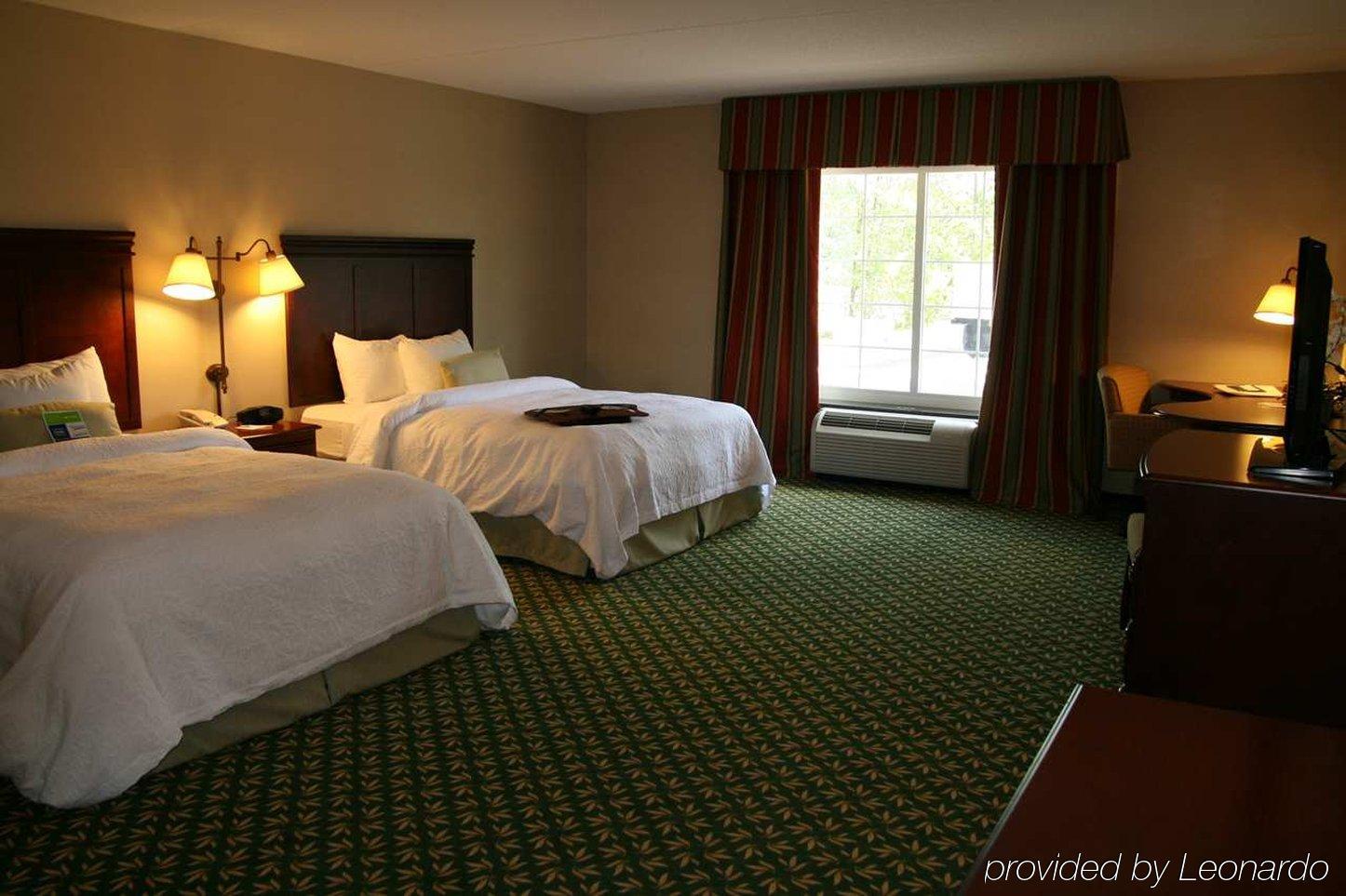 Hampton Inn & Suites Berkshires-Lenox Room photo