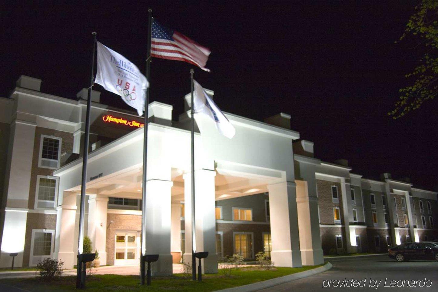 Hampton Inn & Suites Berkshires-Lenox Exterior photo