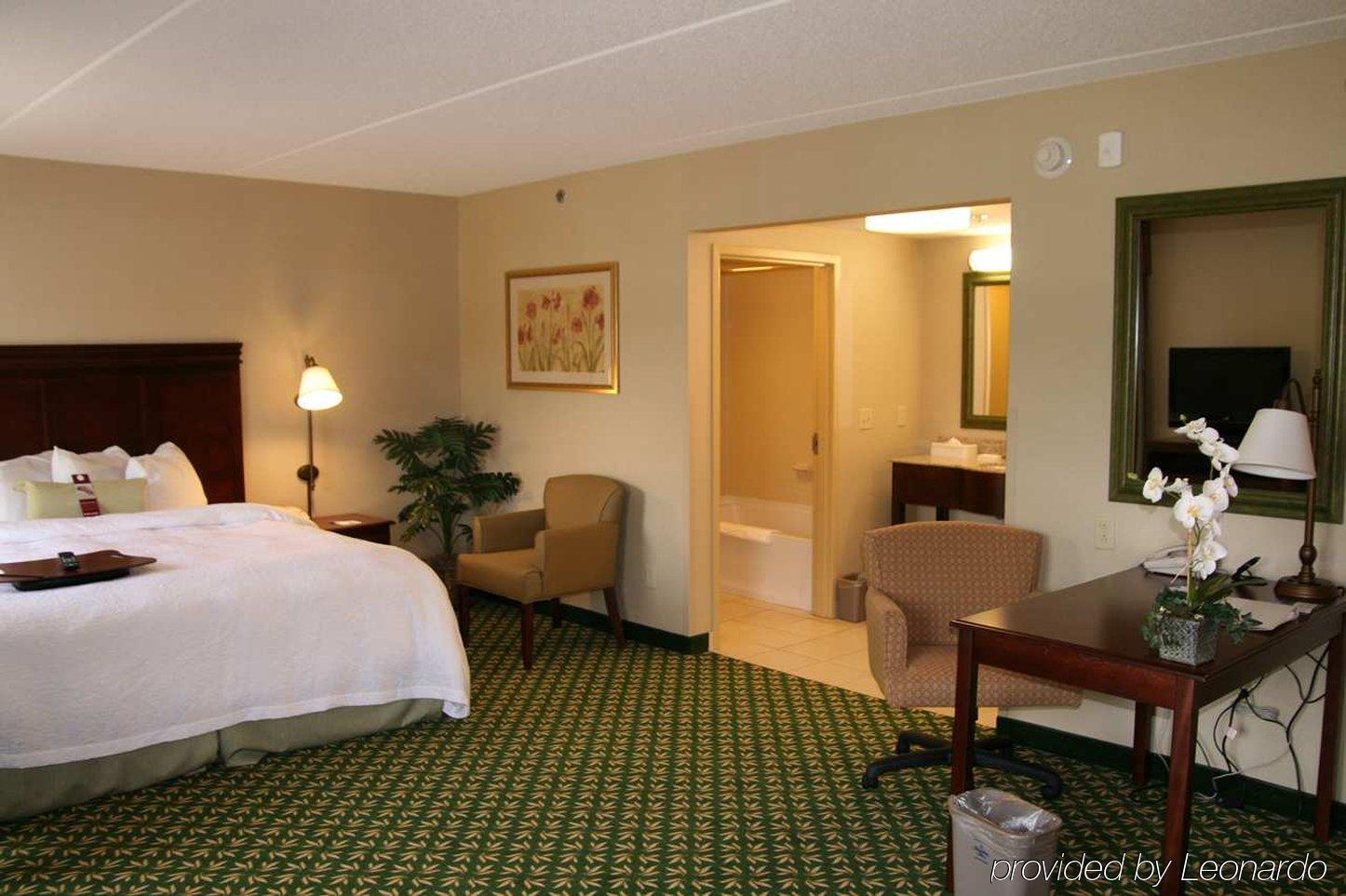 Hampton Inn & Suites Berkshires-Lenox Room photo