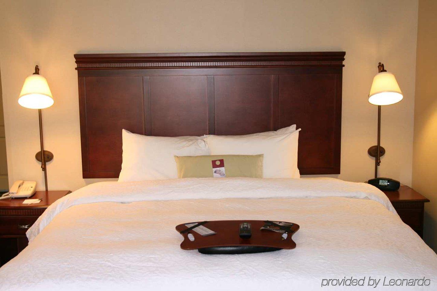 Hampton Inn & Suites Berkshires-Lenox Room photo