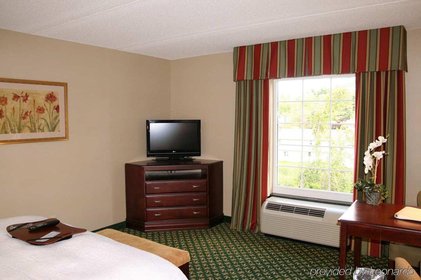 Hampton Inn & Suites Berkshires-Lenox Room photo