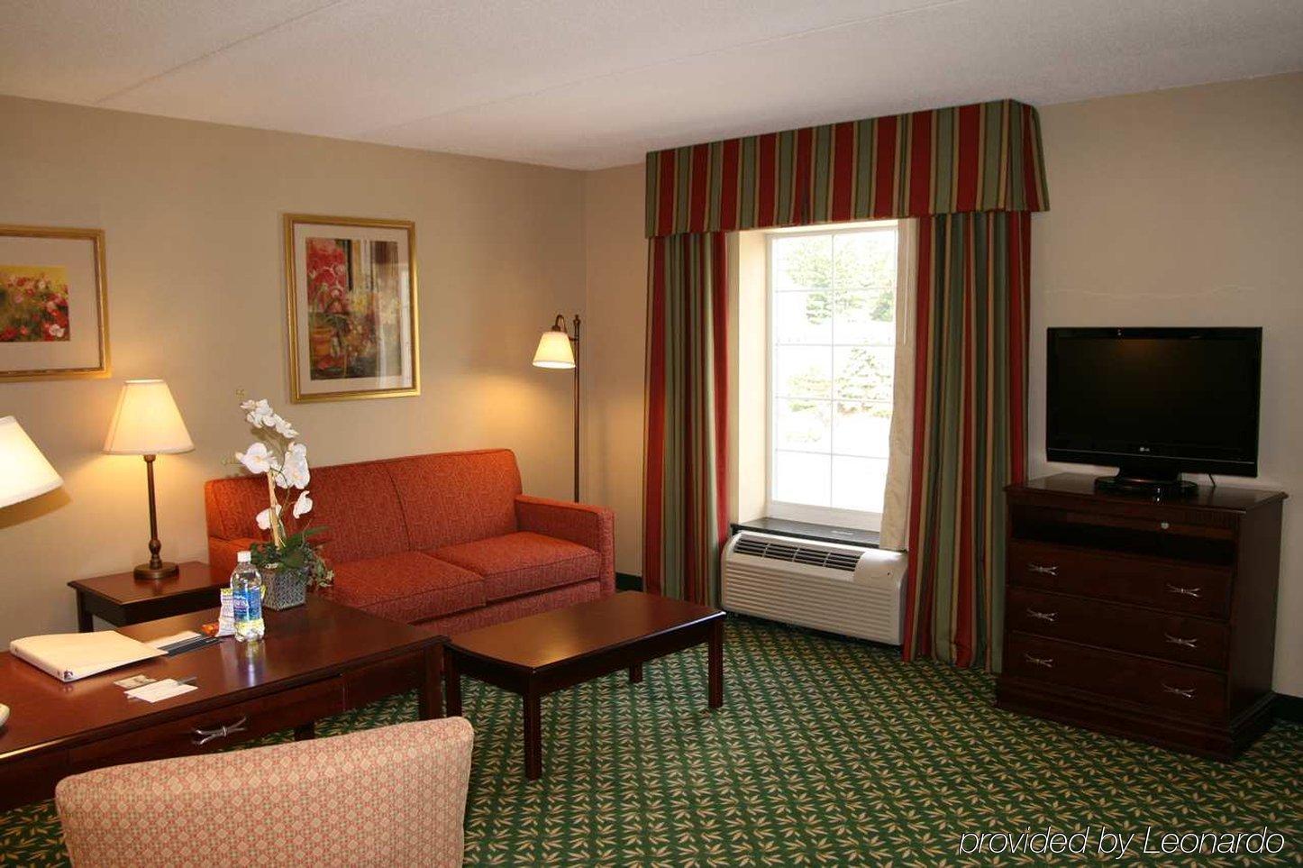 Hampton Inn & Suites Berkshires-Lenox Room photo